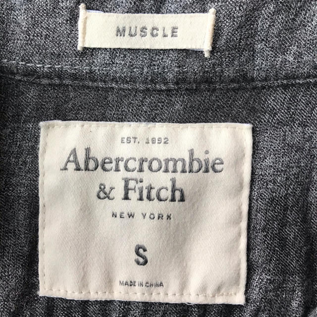 Abercrombie&Fitch(アバクロンビーアンドフィッチ)のボタンダウン　チェックシャツ ネルシャツ　グレー　アバクロ メンズのトップス(シャツ)の商品写真