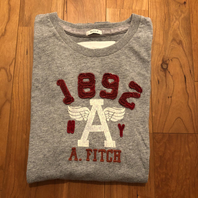 Abercrombie&Fitch(アバクロンビーアンドフィッチ)のアバクロ　Tシャツ　サイズＬ メンズのトップス(Tシャツ/カットソー(半袖/袖なし))の商品写真