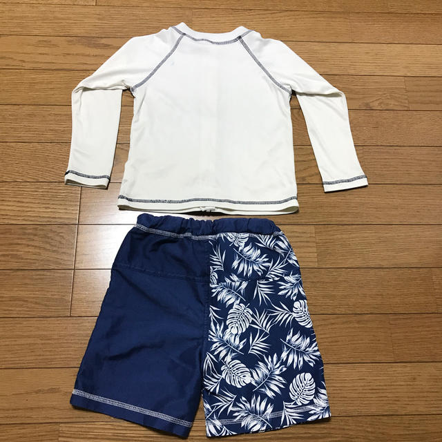 AEON(イオン)の男の子 水着 ラッシュガード 100 セット まとめ売り キッズ/ベビー/マタニティのキッズ服男の子用(90cm~)(水着)の商品写真