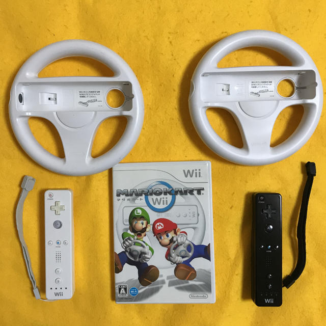 マリオカートWii Wiiリモコン　Wiiハンドル　2個セット