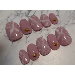 スモーキーピンク大理石 コスメ/美容のネイル(つけ爪/ネイルチップ)の商品写真
