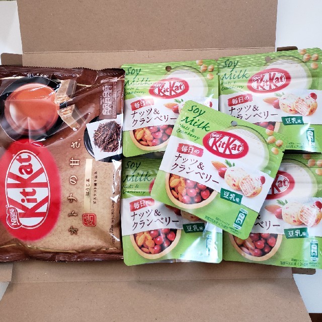 Nestle(ネスレ)のキットカット  ナッツ＆クランベリー  食品/飲料/酒の食品(菓子/デザート)の商品写真