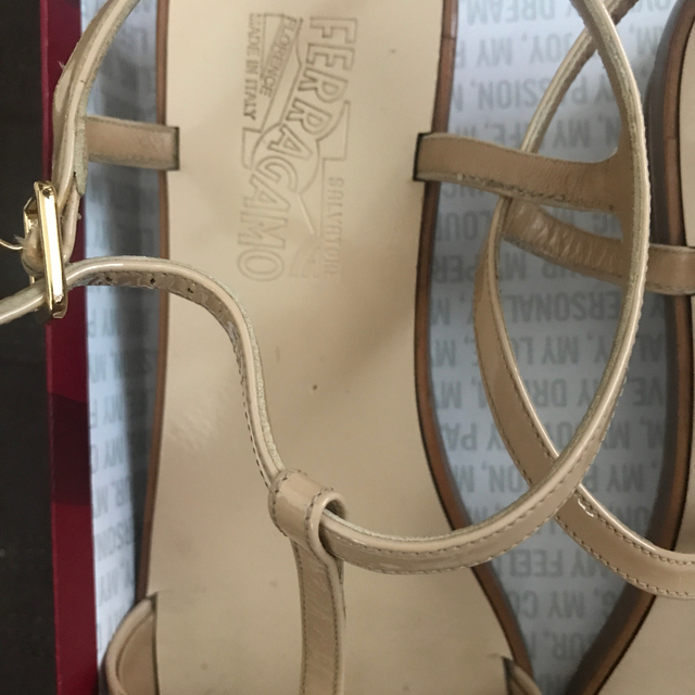 Salvatore Ferragamo(サルヴァトーレフェラガモ)のsyk様専用　フェラガモ   サンダル   7D ピンクベージュ レディースの靴/シューズ(サンダル)の商品写真