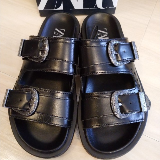 ZARA - 新品タグ付きZARAフラットカウボーイサンダルの通販 by ... ZARA レザーフラットカウボーイサンダル 38