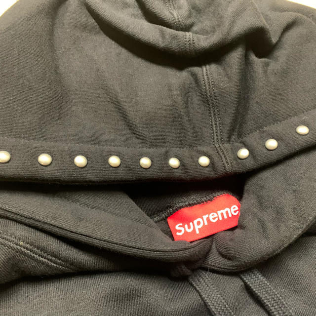 Supreme(シュプリーム)のシュプリーム スタッズフーディー パーカー Mサイズ Supreme 新品 メンズのトップス(パーカー)の商品写真