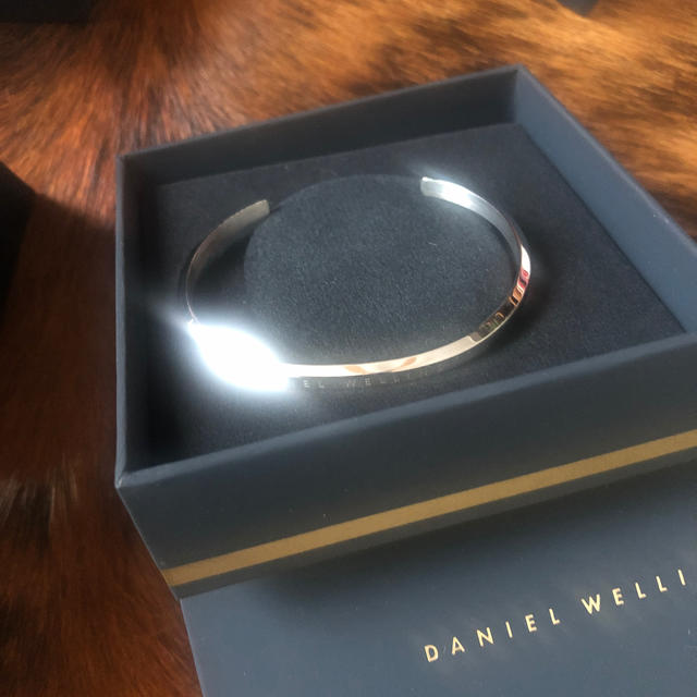Daniel Wellington(ダニエルウェリントン)のダニエルウェルトンdaniel wellington. 黒時計　ブレスレット　 メンズの時計(腕時計(アナログ))の商品写真