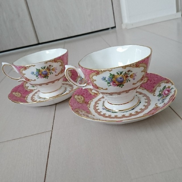 ROYAL ALBERT(ロイヤルアルバート)のロイヤルアルバートのコーヒーカップ インテリア/住まい/日用品のキッチン/食器(グラス/カップ)の商品写真