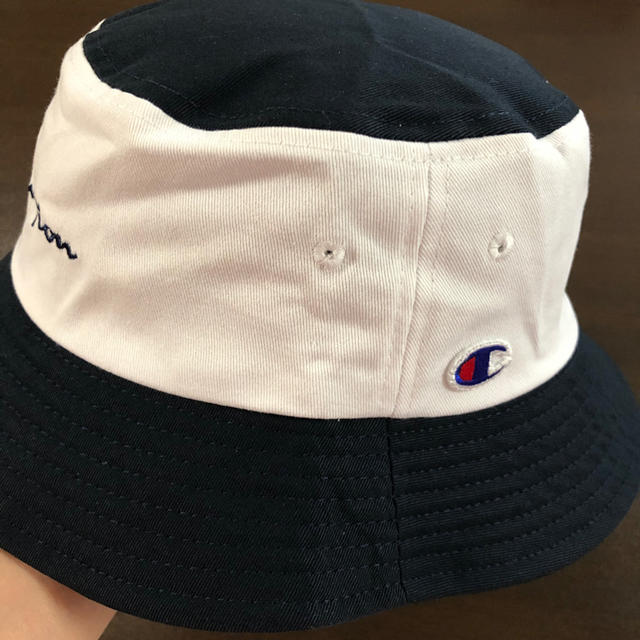 Champion(チャンピオン)のchampion チャピオン バケットハット 帽子 HCP16-04 白ネイビー レディースの帽子(その他)の商品写真