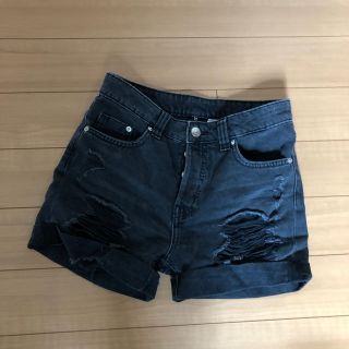 エイチアンドエム(H&M)のH&M ダメージデニム　ハイウエスト　ショートパンツ　ブラックデニム(ショートパンツ)