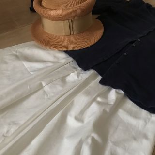 ザラ(ZARA)の新品　スカート　膝丈　両ポケット(ひざ丈スカート)