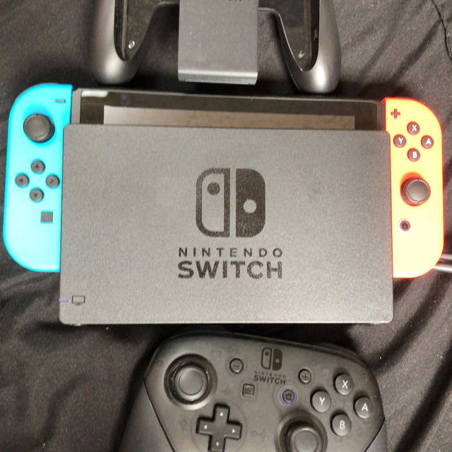 Nintendo Switch(ニンテンドースイッチ)のSwitch 本体 プロコン付き エンタメ/ホビーのゲームソフト/ゲーム機本体(家庭用ゲーム機本体)の商品写真