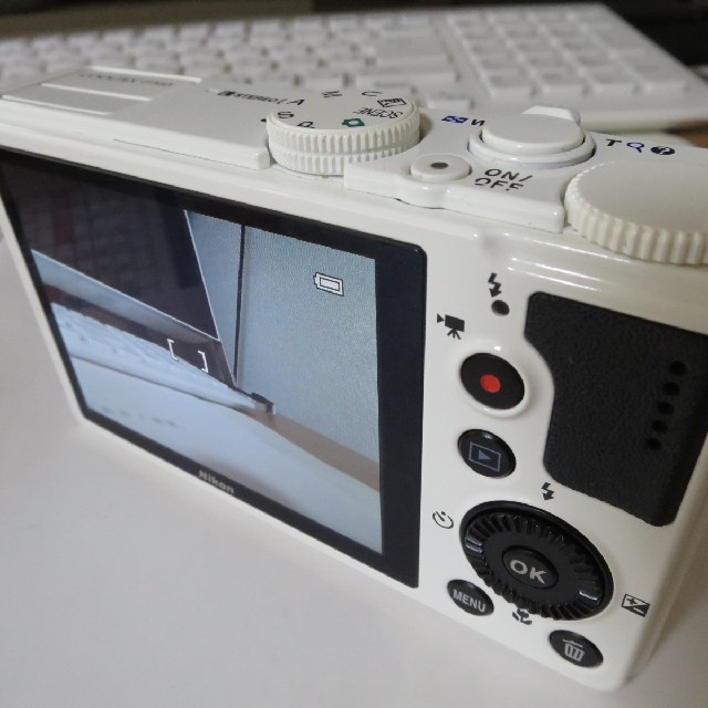 Nikon(ニコン)のNikon COOLPIX P310 WHITE 格安！ スマホ/家電/カメラのカメラ(コンパクトデジタルカメラ)の商品写真