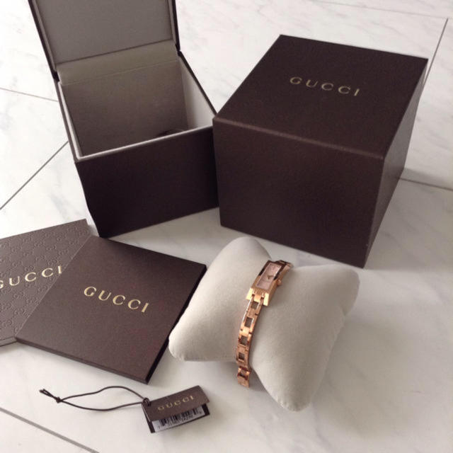Gucci(グッチ)のJinta♀様 売り切りお値下げ！ グッチ  腕時計 ピンクパール文字盤 新品 レディースのファッション小物(腕時計)の商品写真