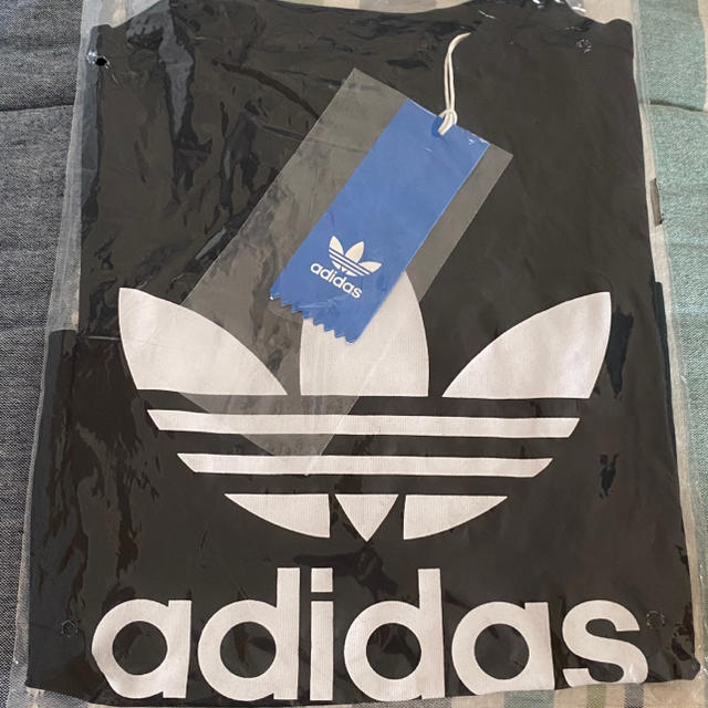 adidas(アディダス)の【新品】adidas アディダス トレフォイル Tシャツ 130 キッズ/ベビー/マタニティのキッズ服男の子用(90cm~)(Tシャツ/カットソー)の商品写真