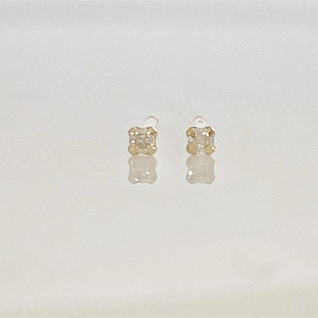 小さなピアス (^-^)K10  ダイヤ0.02ct ！！