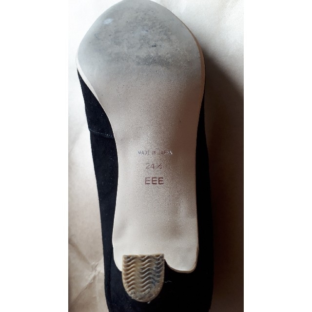 Attenir(アテニア)のお値下げ　アテニア　黒スエードパンプス　24.5cm EEE レディースの靴/シューズ(ハイヒール/パンプス)の商品写真