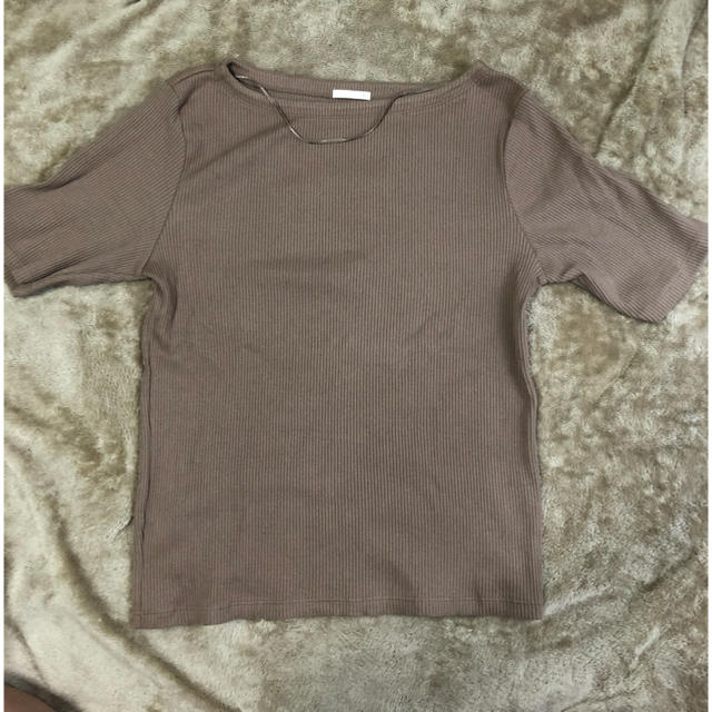 GU(ジーユー)のボートネックTシャツ レディースのトップス(Tシャツ(半袖/袖なし))の商品写真