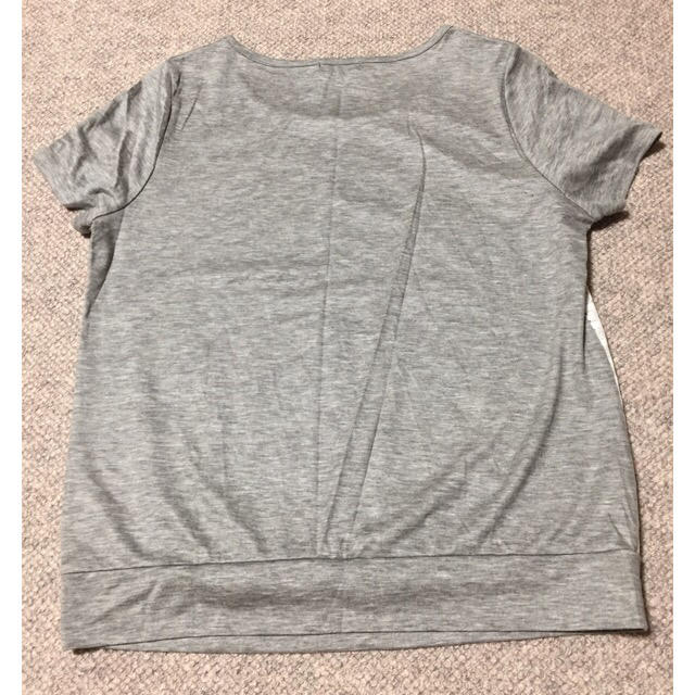 INDIVI(インディヴィ)のインディヴィ Tシャツ グレー×ホワイト サイズ38(M) 美品 レディースのトップス(Tシャツ(半袖/袖なし))の商品写真