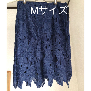 ジーユー(GU)のレースタイトスカート/紺色(ひざ丈スカート)