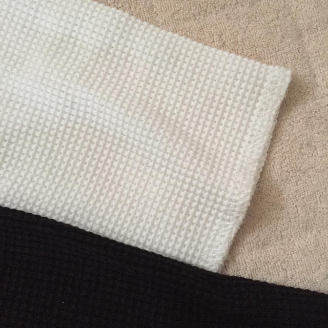 ikka(イッカ)の半袖カットソー  メンズＳ  ikka 白黒2枚セットで メンズのトップス(Tシャツ/カットソー(半袖/袖なし))の商品写真