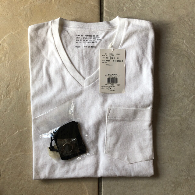 moussy(マウジー)の新品マウジーVネックTシャツ白Sとシルバーリング メンズのトップス(Tシャツ/カットソー(半袖/袖なし))の商品写真