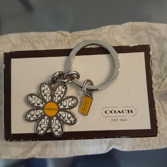 COACH(コーチ)のCOACH マーガレット キーホルダー レディースのファッション小物(キーホルダー)の商品写真