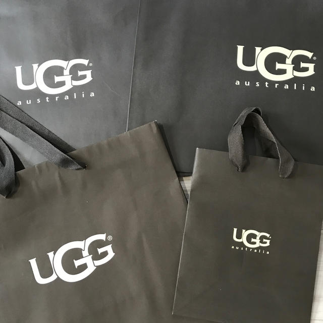 UGG(アグ)の【る様専用】UGG アグ　ショップ袋　中サイズ レディースのバッグ(ショップ袋)の商品写真
