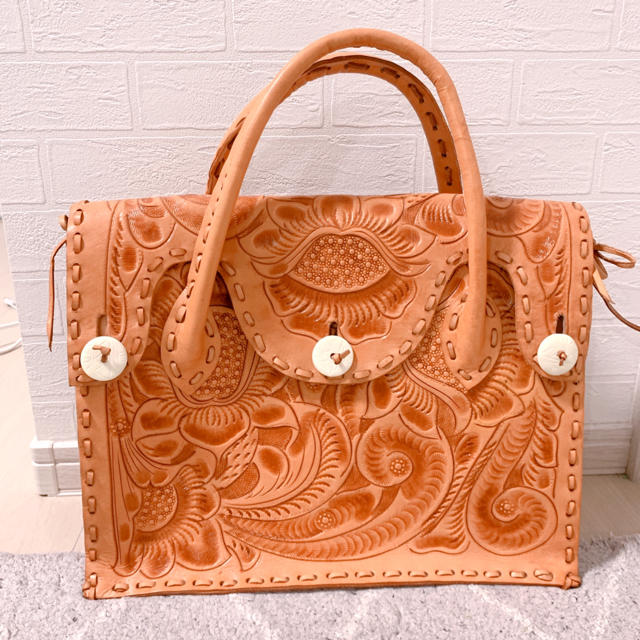 GRACE CONTINENTAL】Carving Tribes ビッグサイズ 上品な sk