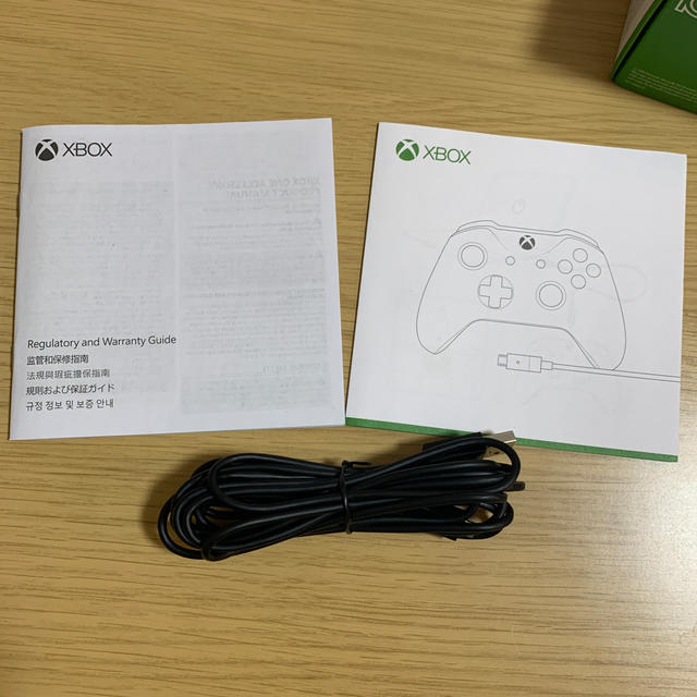 Microsoft(マイクロソフト)のXbox one コントローラー エンタメ/ホビーのゲームソフト/ゲーム機本体(家庭用ゲーム機本体)の商品写真