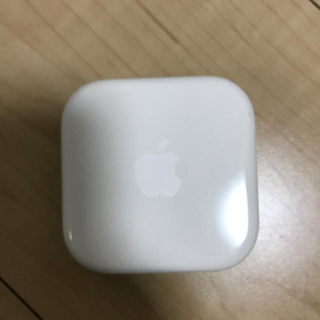 Apple(アップル)のApple イヤホン　純正品 スマホ/家電/カメラのオーディオ機器(ヘッドフォン/イヤフォン)の商品写真