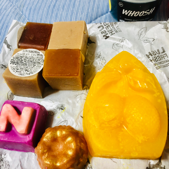 LUSH(ラッシュ)のLUSH ソープ&ソープシャワージェリー&バスオイルセット☆ コスメ/美容のボディケア(ボディソープ/石鹸)の商品写真