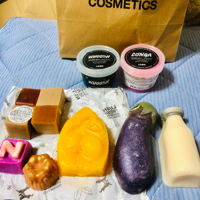 LUSH(ラッシュ)のLUSH ソープ&ソープシャワージェリー&バスオイルセット☆ コスメ/美容のボディケア(ボディソープ/石鹸)の商品写真