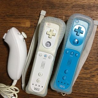 ウィー(Wii)のWiiリモコン☆ブルー白、カバー＆ストラップ付き☆ヌンチャク1本(家庭用ゲームソフト)