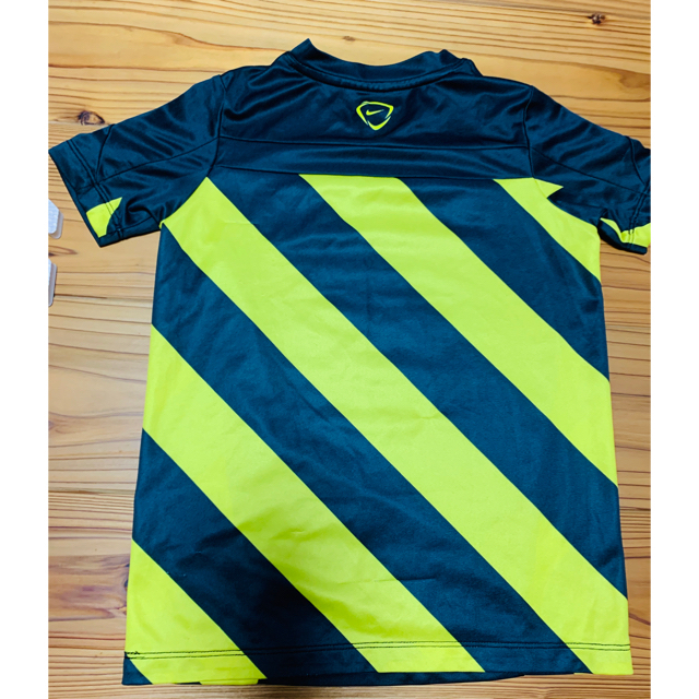 NIKE(ナイキ)のNIKEサッカーTシャツキッズXS 120cmくらい スポーツ/アウトドアのサッカー/フットサル(ウェア)の商品写真