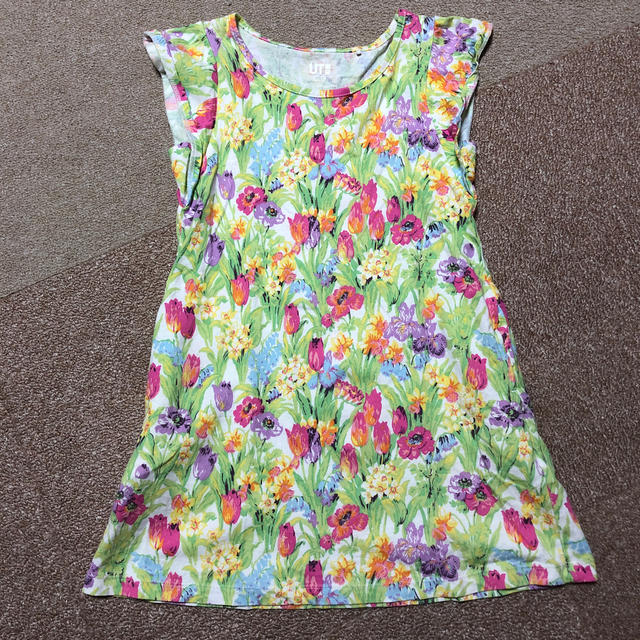 UNIQLO(ユニクロ)の美品！花柄ワンピ　110 キッズ/ベビー/マタニティのキッズ服女の子用(90cm~)(ワンピース)の商品写真