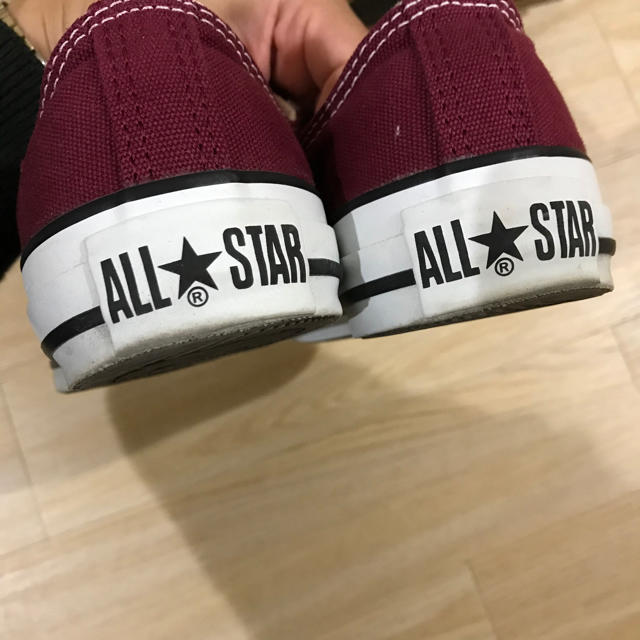 CONVERSE(コンバース)のコンバース　ローカット　赤 23.5 レディースの靴/シューズ(スニーカー)の商品写真