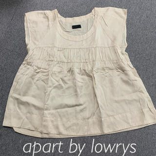 アパートバイローリーズ(apart by lowrys)のapart by lowrys Mサイズ サテンギャザートップス(シャツ/ブラウス(半袖/袖なし))