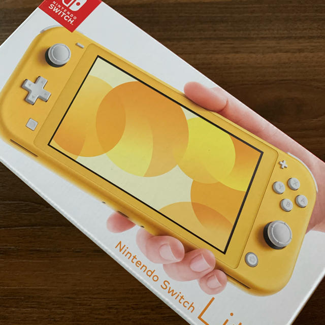 ニンテンドースイッチライトNintendo Switch ライト　イエロー