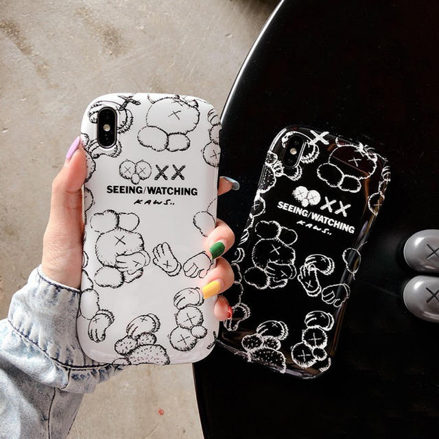 Disney(ディズニー)の♡売切間近♡ カウズ　人気　iPhoneケース　スマホケース　iPhone11 スマホ/家電/カメラのスマホアクセサリー(iPhoneケース)の商品写真