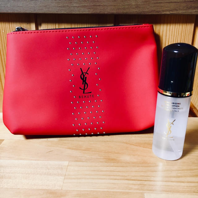 Yves Saint Laurent Beaute(イヴサンローランボーテ)の〈YSL〉ノベルティポーチ♡ローション付 レディースのファッション小物(ポーチ)の商品写真