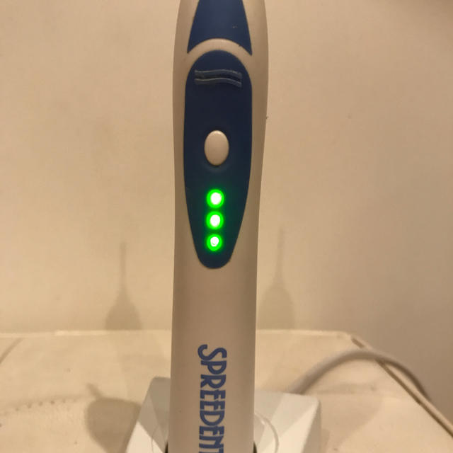 Amway(アムウェイ)のアムウェイ　電動歯ブラシ　本体と充電器セット スマホ/家電/カメラの美容/健康(電動歯ブラシ)の商品写真