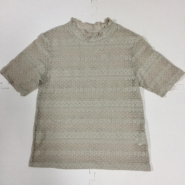 GU レースコンパクトＴシャツ ベージュ レディースのトップス(Tシャツ(半袖/袖なし))の商品写真