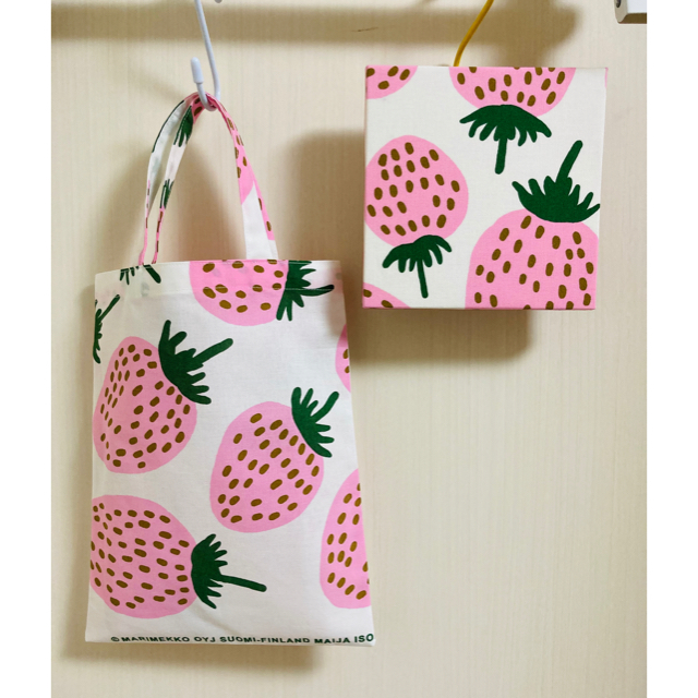 marimekko(マリメッコ)のマリメッコ　marimekko レア生地マンシッカミニバッグ☆パネルおまけ付き　 レディースのバッグ(トートバッグ)の商品写真