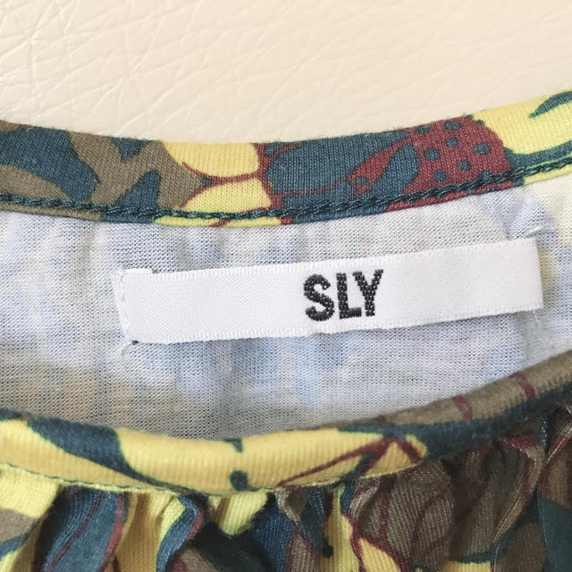 SLY(スライ)のSLY スライ　トップス　オフショル レディースのトップス(カットソー(半袖/袖なし))の商品写真