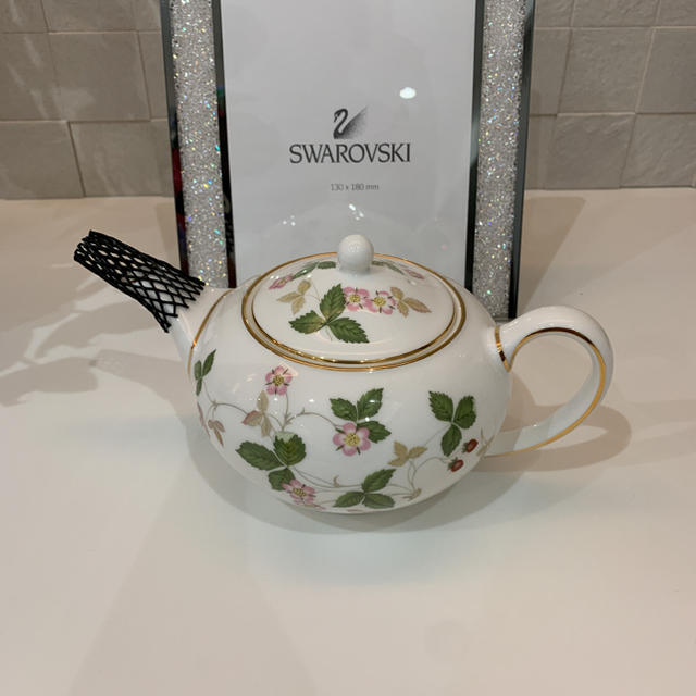 WEDGWOOD(ウェッジウッド)の🍓専用🍓ウェッジウッドのワイルドストロベリーのティーポット❤️ インテリア/住まい/日用品のキッチン/食器(食器)の商品写真