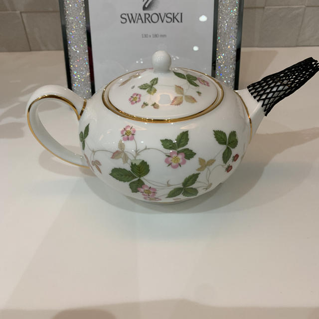 WEDGWOOD(ウェッジウッド)の🍓専用🍓ウェッジウッドのワイルドストロベリーのティーポット❤️ インテリア/住まい/日用品のキッチン/食器(食器)の商品写真