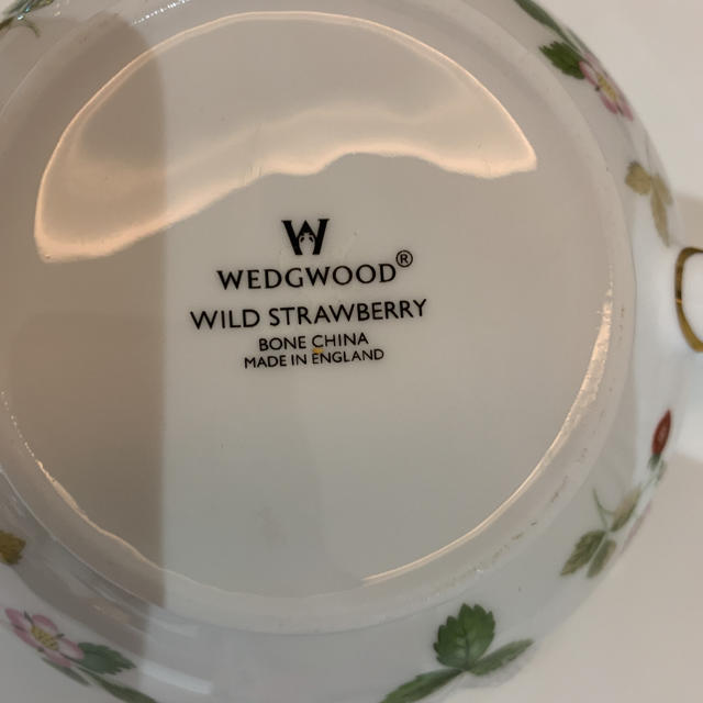 WEDGWOOD(ウェッジウッド)の🍓専用🍓ウェッジウッドのワイルドストロベリーのティーポット❤️ インテリア/住まい/日用品のキッチン/食器(食器)の商品写真