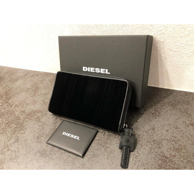 DIESEL(ディーゼル)の☆期間限定価格☆【新品、未使用】ディーゼル ベロア 長財布 レディースのファッション小物(財布)の商品写真