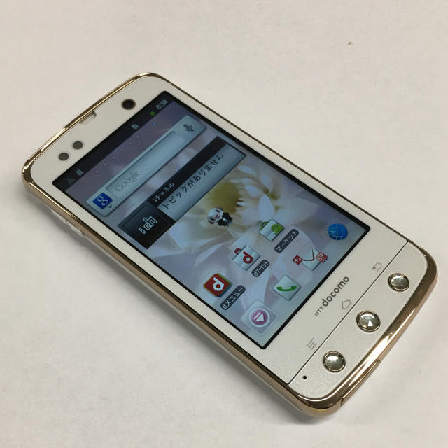 NTTdocomo(エヌティティドコモ)のdocomo ドコモF-03D ホワイト　　　　　　　　(6) スマホ/家電/カメラのスマートフォン/携帯電話(スマートフォン本体)の商品写真