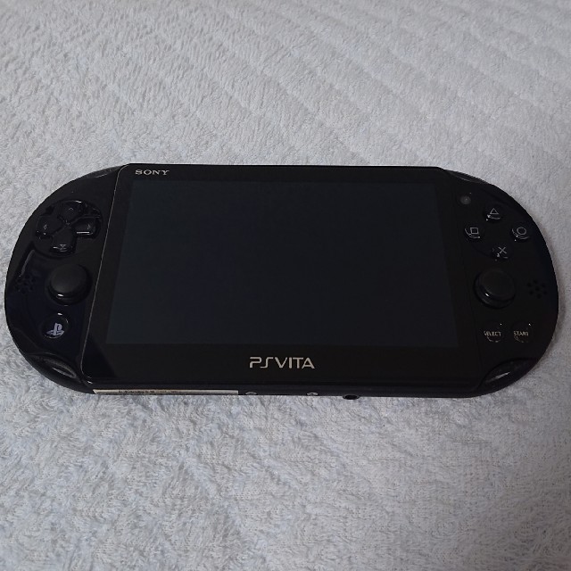 SONY(ソニー)のSONY PlayStationVITA 本体  PCH-2000 ポーチ付き エンタメ/ホビーのゲームソフト/ゲーム機本体(携帯用ゲーム機本体)の商品写真